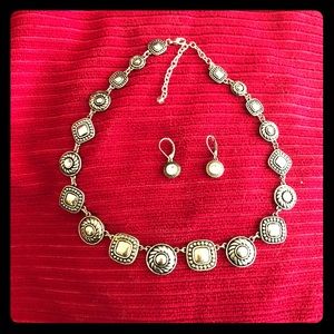 💎 Lovely silver & crystal necklace and earrings❤️